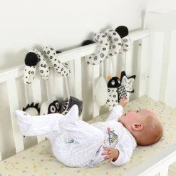 Marienkäfer Spiral Hängend Krippe Bett Herum Mit Glocke Spielzeug Baby Schwarz Weiß Eye Sensing Quietscher Puppe Babyspielzeug