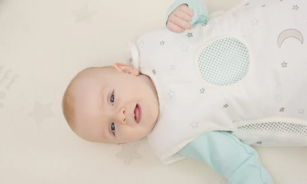 Roba Babybett Safe Asleep, Komplettbettset, Matratze, Nest, Babyschlafsack, 70x140cm Sternenzauber 9 Roba Babybett Safe Asleep, Komplettbettset, Matratze, Nest, Babyschlafsack, 70x140cm Sternenzauber – Bild 7