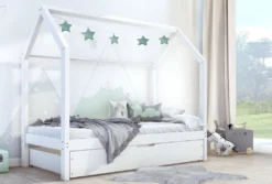 NALA BIS2 Holzbett Kinderbett Hausbett 90x200 Weiß 100% Kieferholz Ohne Schutzgitter 2 Lattenroste Kiefer Schubkasten Mit Schlaffunktion -Barbie Store 593db1069f3298fd6b5bd7a9fa6e0993