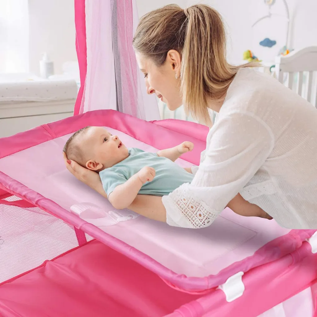 COSTWAY 4 In 1 Reisebett & Wickeltisch & Kinderbett & Laufstall Klappbar, 125x65x76cm, 2 Ebenen Babybett Mit Spielbogen, Musikbox, Wickelauflage, Baldachin Und Transporttasche (Rosa) 8 COSTWAY 4 In 1 Reisebett & Wickeltisch & Kinderbett & Laufstall Klappbar, 125x65x76cm, 2 Ebenen Babybett Mit Spielbogen, Musikbox, Wickelauflage, Baldachin Und Transporttasche (Rosa) – Bild 6