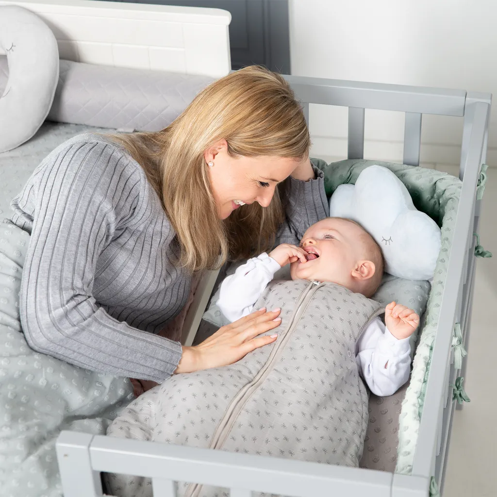 Roba Nestchen ‚Lil Planet‘, Baumwolle, GOTS , Für Betten 60 X 120 Cm/ 70 X 140 Cm, Frosty Green 4 Roba Nestchen ‚Lil Planet‘, Baumwolle, GOTS , Für Betten 60 X 120 Cm/ 70 X 140 Cm, Frosty Green – Bild 2