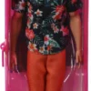 Barbie Ken Fashionistas-Puppe , Kurze Braune Haare, Hawaiihemd Mit Blumenmuster, Orangefarbene, Umgekrempelte Hose, Weiße Schuhe Zum Hineinschlüpfen, Für Kinder Von 3 Bis 8 Jahren