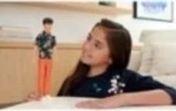 Barbie Ken Fashionistas-Puppe , Kurze Braune Haare, Hawaiihemd Mit Blumenmuster, Orangefarbene, Umgekrempelte Hose, Weiße Schuhe Zum Hineinschlüpfen, Für Kinder Von 3 Bis 8 Jahren -Barbie Store 7c39a048635bee197fb140eee7dd8604