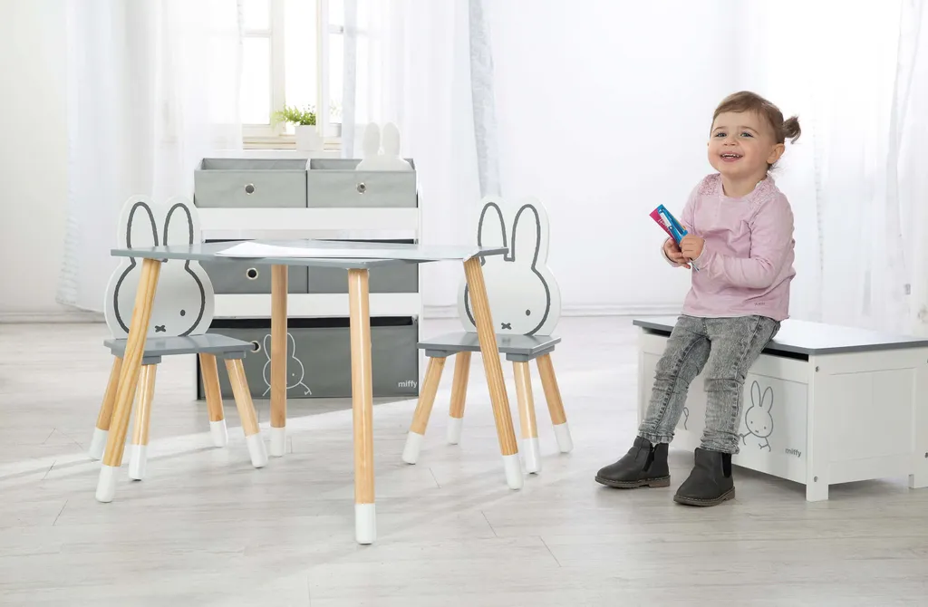 Roba Kinder Sitzgruppe Miffy®, 2 Kinderstühlen & 1 Tisch, Holz, Dunkelgrau, Weiß, Lackiert 5 Roba Kinder Sitzgruppe Miffy®, 2 Kinderstühlen & 1 Tisch, Holz, Dunkelgrau, Weiß, Lackiert – Bild 3