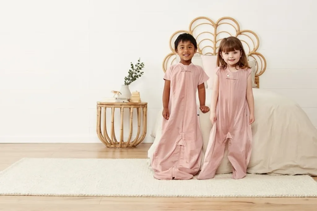 ErgoPouch Schlafsack Baby Mit Füßen 4 Jahreszeiten Für 8-24 Monate - Berries - TOG 1.0 - Babyschlafsack, Pucksack 10 ErgoPouch Schlafsack Baby Mit Füßen 4 Jahreszeiten Für 8-24 Monate - Berries - TOG 1.0 - Babyschlafsack, Pucksack – Bild 8