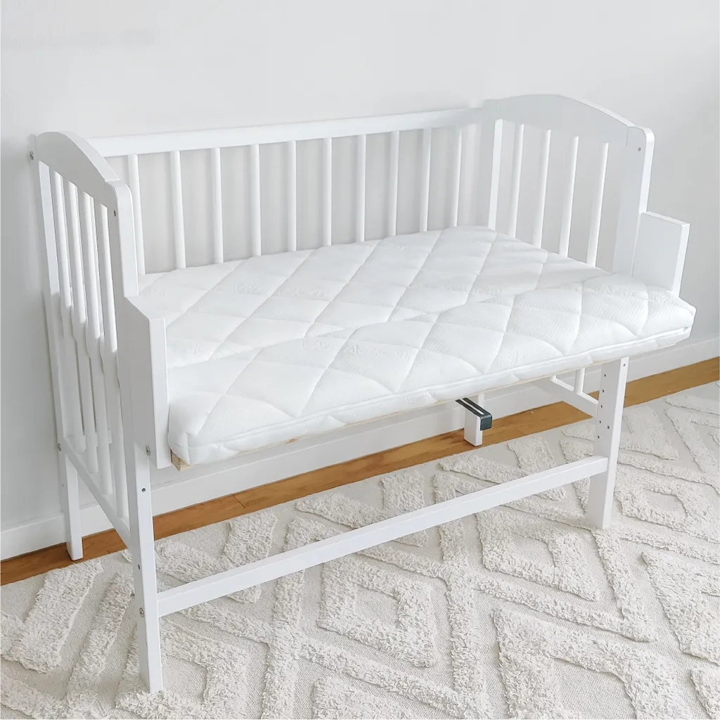 Babybett Beistellbett 90x40 Cm Mit Matratze, Umbaubar Zu 90x55 Cm, 9 Mal Verstellbare Liegehöhe, Auch Als Babywippe Nutzbar, Kiefer-Vollholz In Weiß 3 Babybett Beistellbett 90x40 Cm Mit Matratze, Umbaubar Zu 90x55 Cm, 9 Mal Verstellbare Liegehöhe, Auch Als Babywippe Nutzbar, Kiefer-Vollholz In Weiß