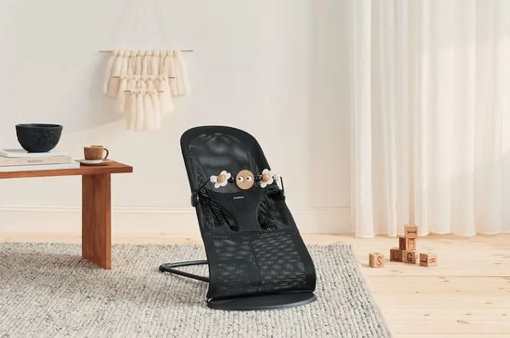 BabyBjörn BABYBJÖRN Babywippe Bliss Mesh Bundle Schwarz Mit Passendem Toys Naughty Eyes Schwarz/weiß Mit Schwarzem Rahmen 4 BabyBjörn BABYBJÖRN Babywippe Bliss Mesh Bundle Schwarz Mit Passendem Toys Naughty Eyes Schwarz/weiß Mit Schwarzem Rahmen – Bild 2