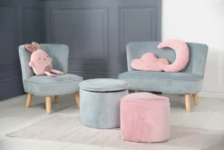 Roba Kindersofa „Lil Sofa“, Bequeme Kindercouch Mit Stabilen Holzfüßen Und Samtstoff In Sky/Hellblau -Barbie Store b8c51ec134064839b16ebc7881645f82