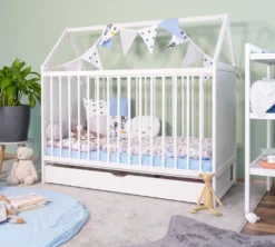 Alcube® Mitwachsendes Babybett 60 X 120 Cm Mit Schubladen Gitterbett 120x60 Umbaubar Zum Haus Juniorbett Kinderbett In Weiß -Barbie Store c6e9f9e7c2888025ff315a7a3a298e9c