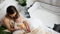 Lionelo Timon Beistellbett Mit Matratze Babybett Babywiege Reisebett Faltbar -Barbie Store c86f74082f785d612b681619c53e9a3a