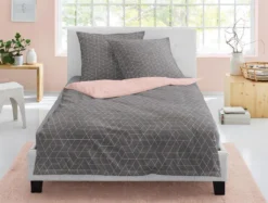 Irisette Mako Satin Bettwäsche 135x200 2tlg Grau Rosa | Bettwäsche-Set Aus 100% Baumwolle | 2 Teilige Wende-Bettwäsche 135x200 Cm & Kissen 80x80 Cm | Geometrisches Muster -Barbie Store da20213e870c4019af5762c6d2090676
