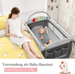 COSTWAY 3-in-1-Babybett, Tragbares Reisebett Mit Spielzeugstange, Klappbarer Laufstall Mit Stubenwagen, Wickeltisch Mit Tragetasche, Feststellbare Räder, Matratze, Tür Mit Reißverschluss (Grau) -Barbie Store dde1a8c0aec818e3f05ca4670772f867