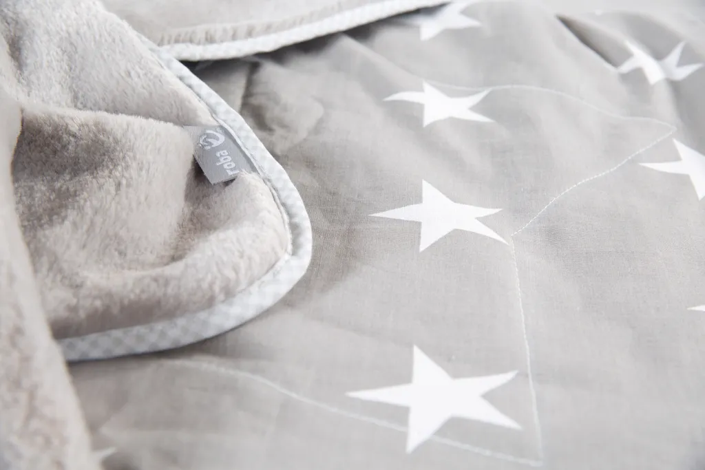 Roba Babydecke 'Little Stars', 2-seitig: 1x Super Weich, Warm & Flauschig, 1x 100% Baumwolle 7 Roba Babydecke 'Little Stars', 2-seitig: 1x Super Weich, Warm & Flauschig, 1x 100% Baumwolle – Bild 5