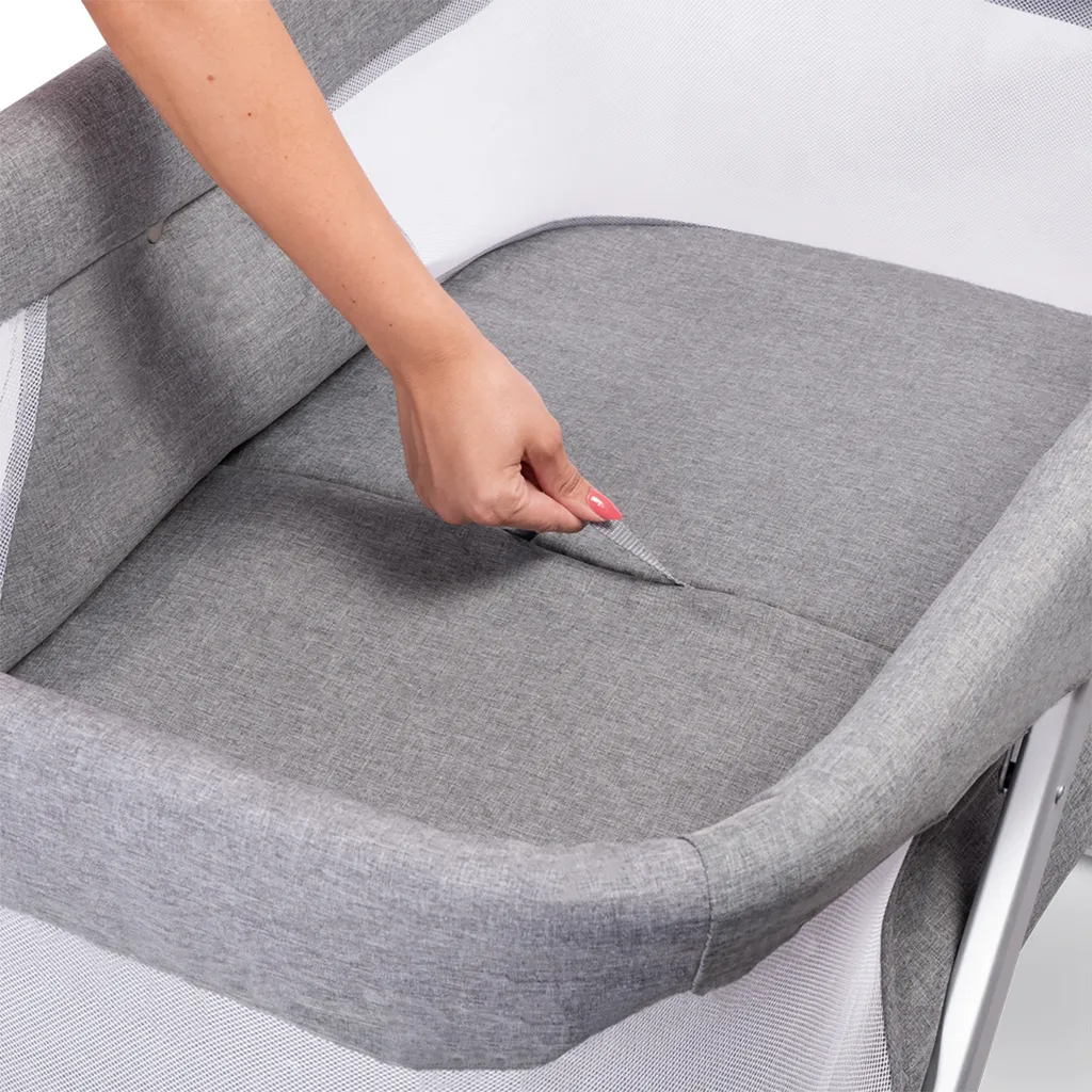 Lionelo Vera Faltbares Kinderbett 3in1 Baby Reisebett Laufstall Kinderwippe Grau 9 Lionelo Vera Faltbares Kinderbett 3in1 Baby Reisebett Laufstall Kinderwippe Grau – Bild 7