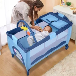 COSTWAY Reisebett Klappbar Babyreisebett Kinderreisebett Mit Rollen Babybett Kinderbett Inkl. Spielbogen Tragetasche Wickelauflage Blau -Barbie Store ee8891cd48a69882c75dd50aa9e72e54