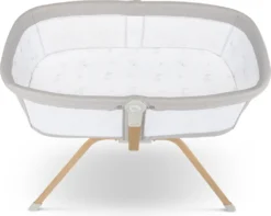 LIONELO Malin Evo Kinderbett, Babywiege, Reisebett Für Babys Mit Matratze, Kinderreisebett, Reisegitterbett, Von 0 Bis 9 Kg, Vordach, Moskitonetz, Klappbar, Schaukelsystem, Liegeverstellung, Schnelle Montage, Reisetasche, Leicht -Barbie Store ef8686a615db70a5d143a5bb6f212616